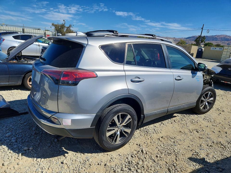 Photo 3 from auction – 2017 TOYOTA RAV4 with VIN 2T3RFREV4HW692060