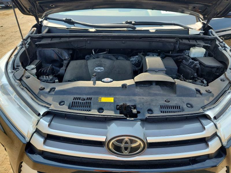Photo 12 from auction – 2018 TOYOTA HIGHLANDER with VIN 5TDBZRFH7JS912431