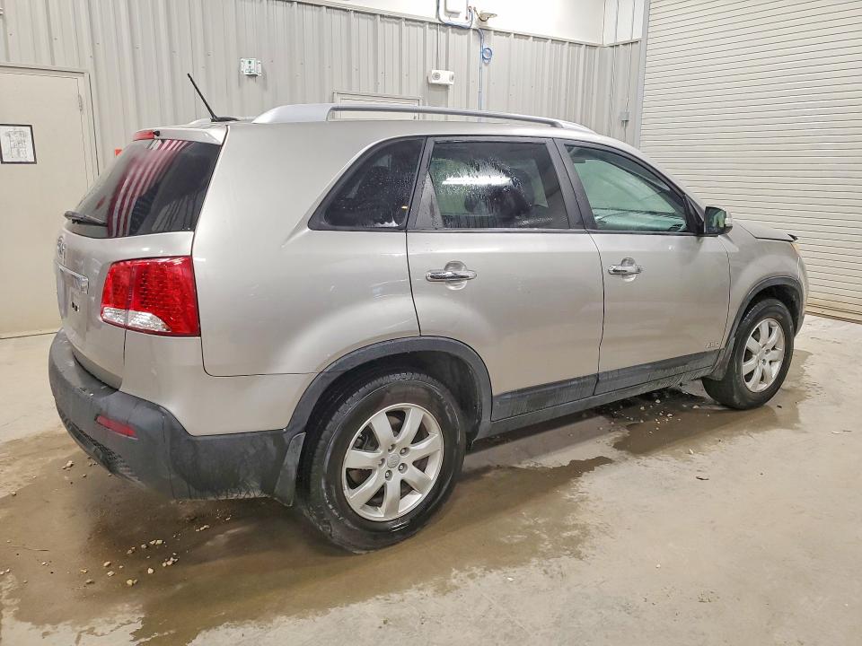 Photo 3 from auction – 2013 KIA SORENTO with VIN 5XYKTDA25DG423566