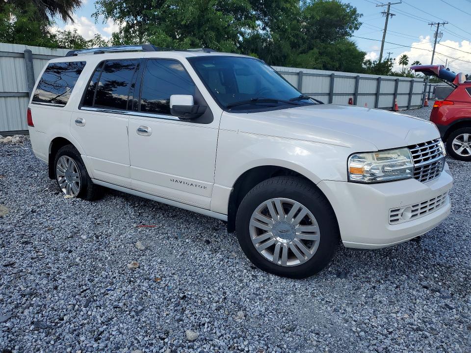 Photo 4 from auction – 2012 LINCOLN NAVIGATOR with VIN 5LMJJ2J58CEL00618