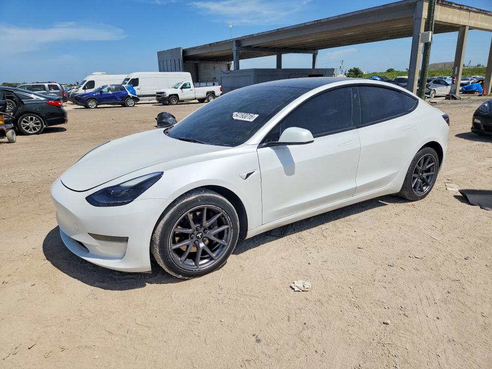 TESLA MODEL 3 2023 с VIN 5YJ3E1EA9PF384698 - Снимка от търг