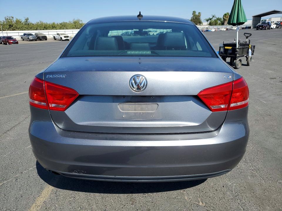 Photo 6 from auction – 2015 VOLKSWAGEN PASSAT with VIN 1VWAT7A30FC117210