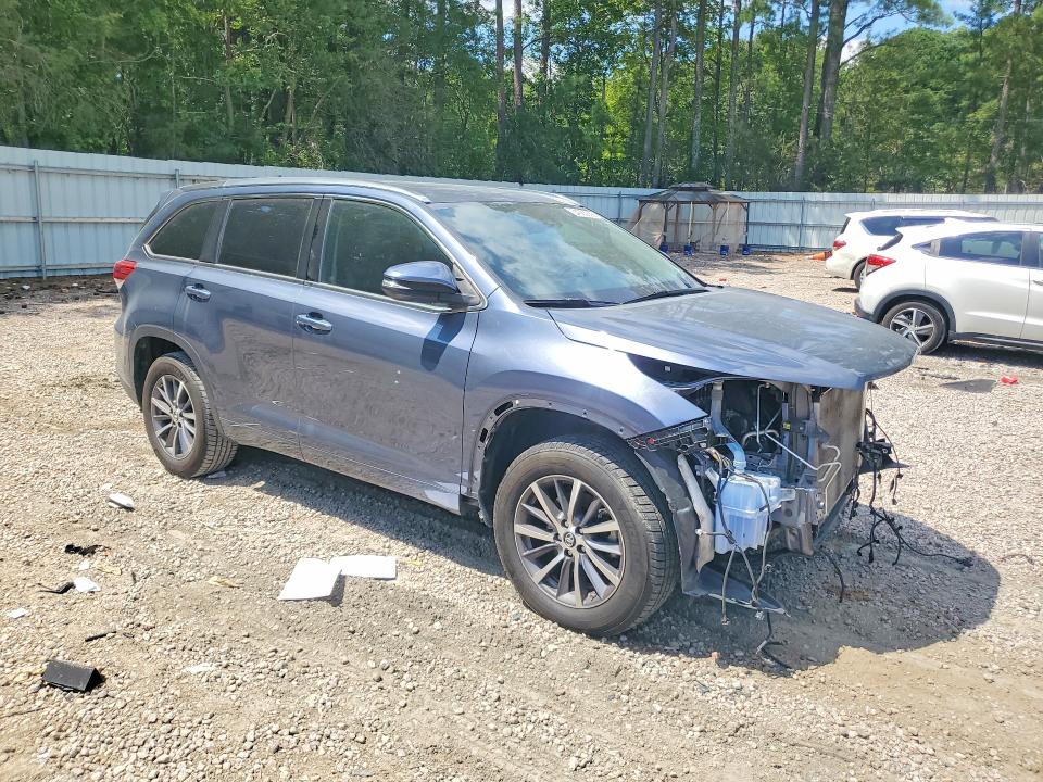 Photo 4 from auction – 2018 TOYOTA HIGHLANDER with VIN 5TDKZRFH8JS267630
