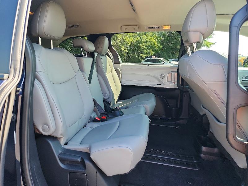 Photo 11 from auction – 2026 TOYOTA SIENNA with VIN 5TDYRKEC8TS327383