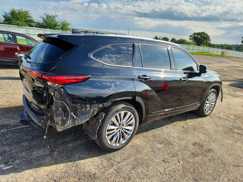 Photo 3 from auction – 2023 TOYOTA HIGHLANDER HYBRID with VIN 5TDEBRCH3PS597965