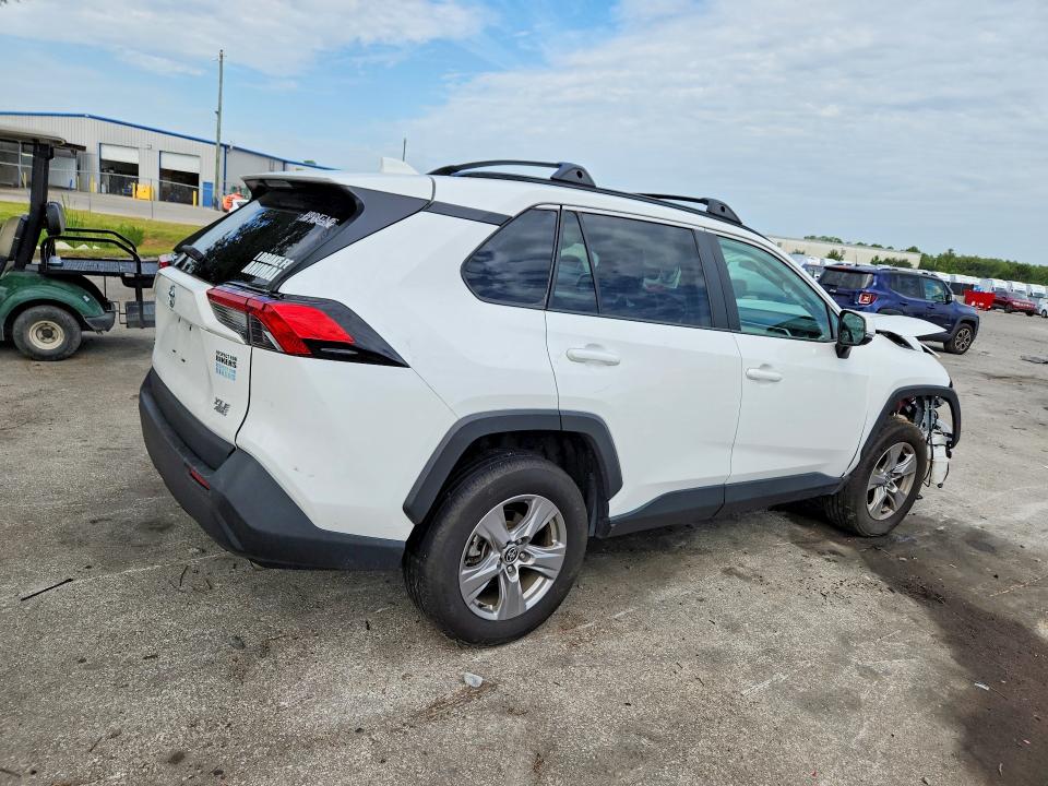 Foto 3 de la subasta – 2024 TOYOTA RAV4 con VIN 2T3P1RFVXRC433550
