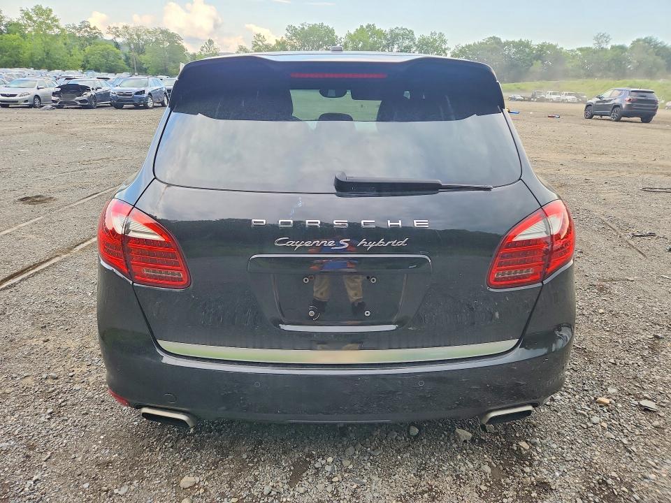 Photo 6 from auction – 2012 PORSCHE CAYENNE with VIN WP1AE2A26CLA93688