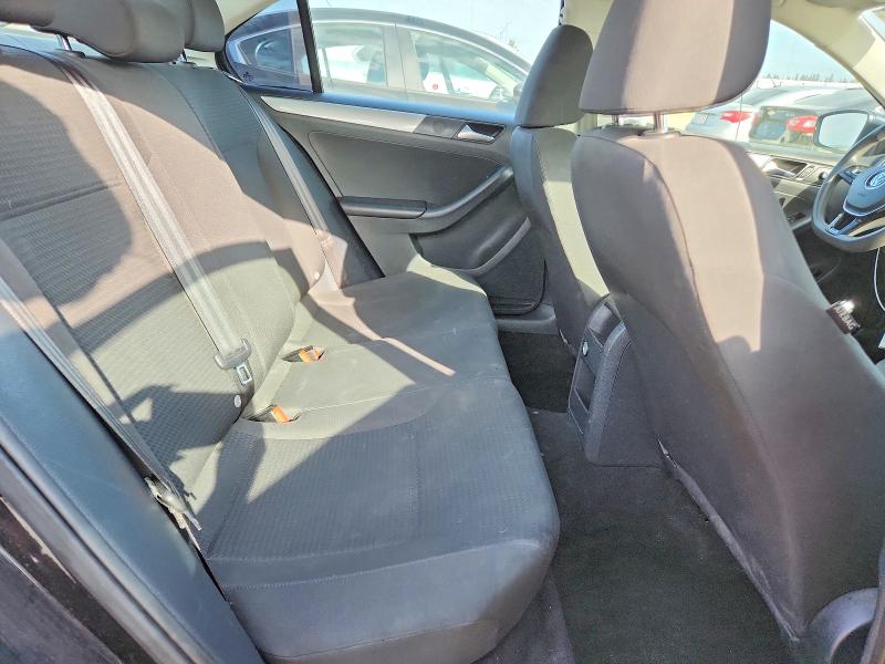 Photo 10 from auction – 2015 VOLKSWAGEN JETTA with VIN 3VWD07AJ6FM323098