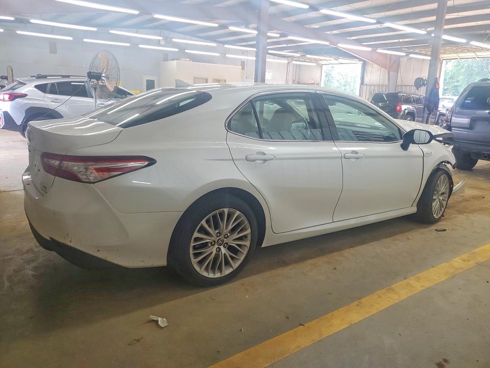 Photo 3 from auction – 2020 TOYOTA CAMRY with VIN 4T1F31AK6LU015506