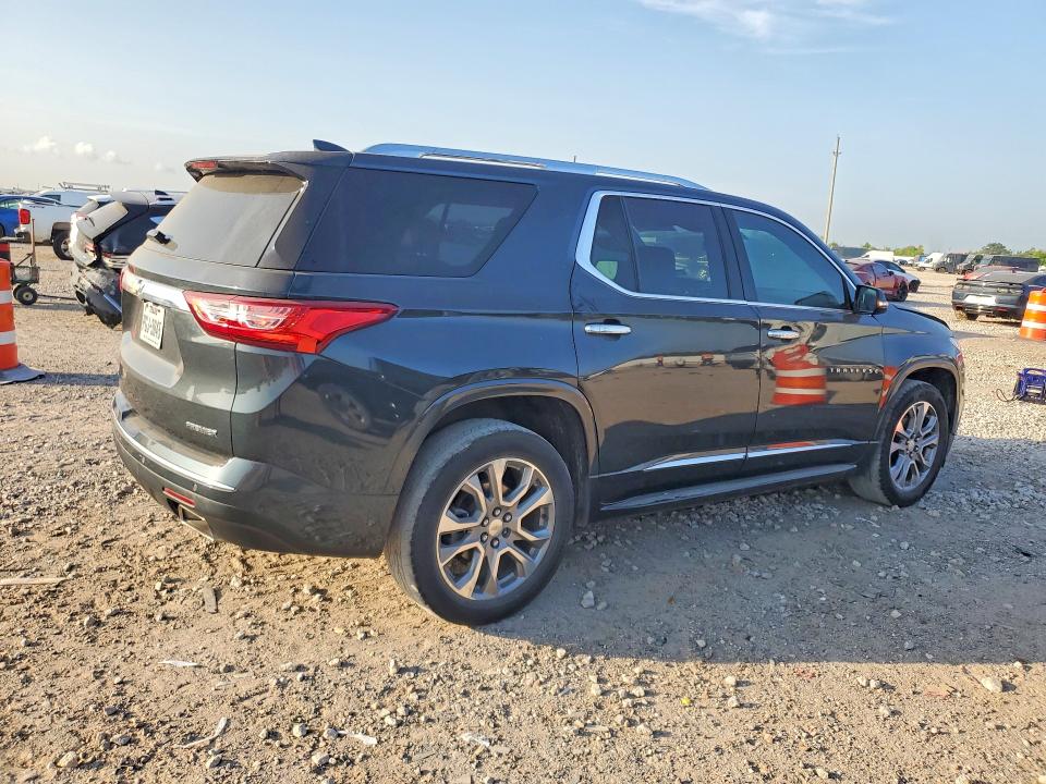 Photo 3 from auction – 2019 CHEVROLET TRAVERSE with VIN 1GNERKKW4KJ137990