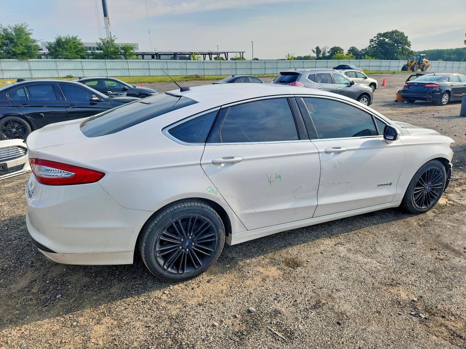 Zdjęcie 3 z aukcji – 2014 FORD FUSION z VIN 3FA6P0LU2ER240295