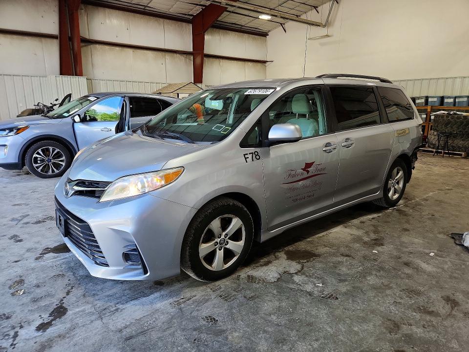 TOYOTA SIENNA 2018 with VIN 5TDKZ3DC4JS938196 - Photo from auction