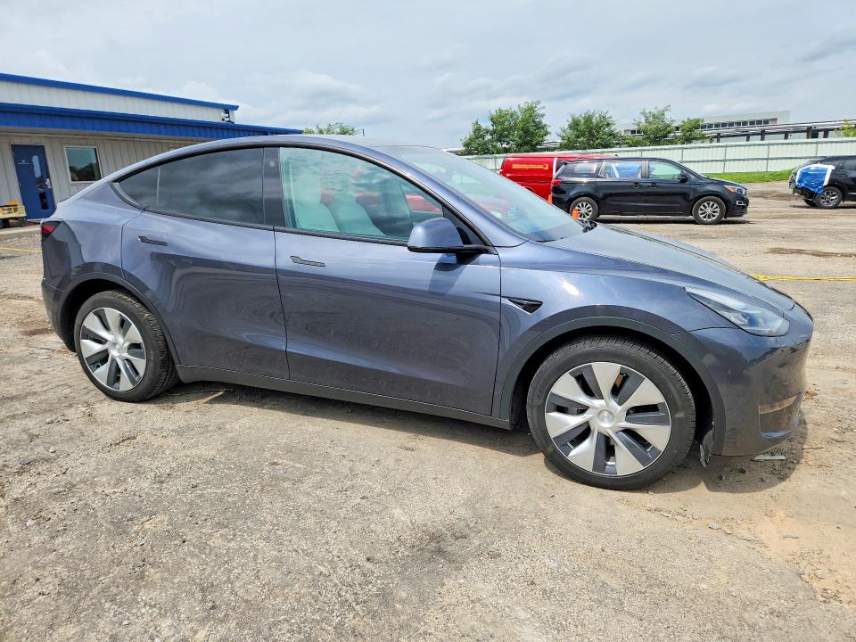 Photo 4 from auction – 2021 TESLA MODEL Y with VIN 5YJYGDEE3MF306613