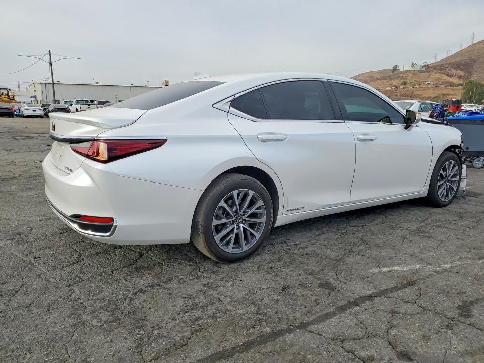 Photo 3 from auction – 2022 LEXUS ES 300H with VIN 58ACA1C17NU015460