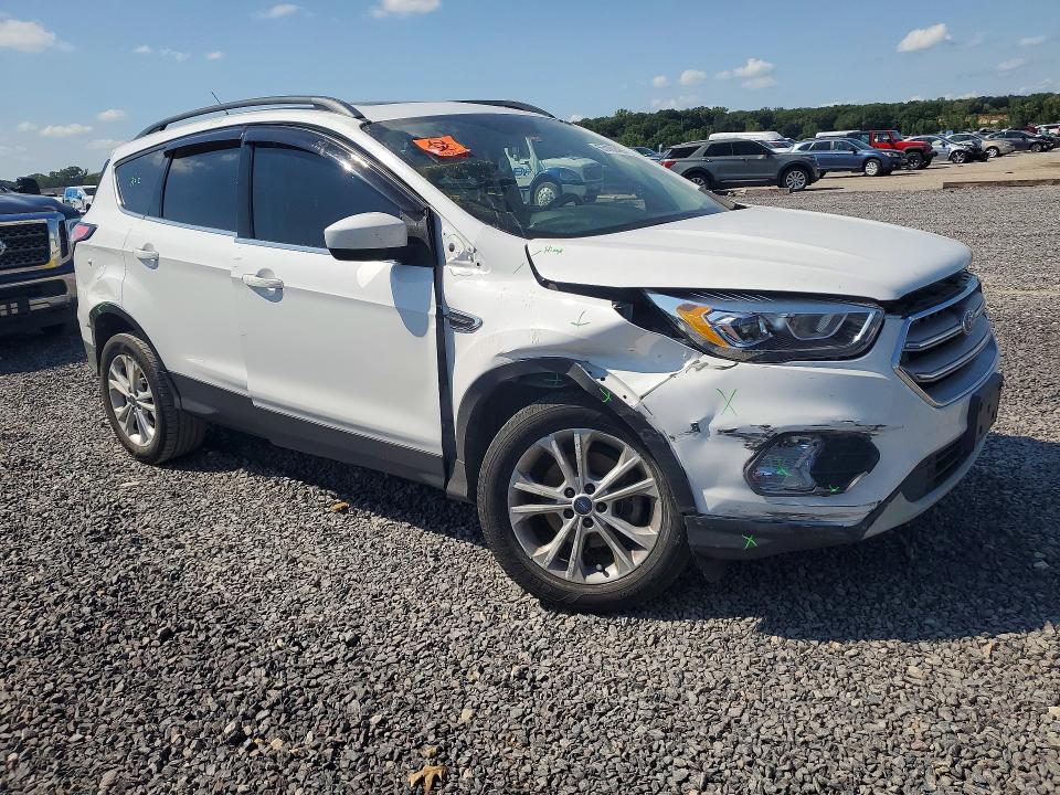 Photo 4 from auction – 2017 FORD ESCAPE with VIN 1FMCU0GD0HUB86830