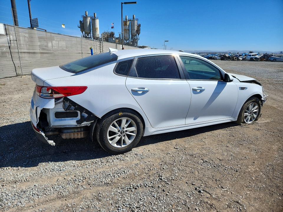 Photo 3 from auction – 2016 KIA OPTIMA with VIN 5XXGT4L32GG065038