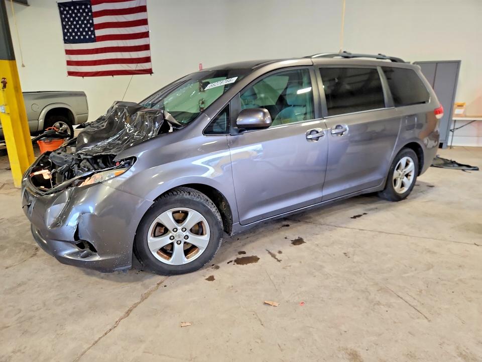 2013 TOYOTA SIENNA - Търг №66228766