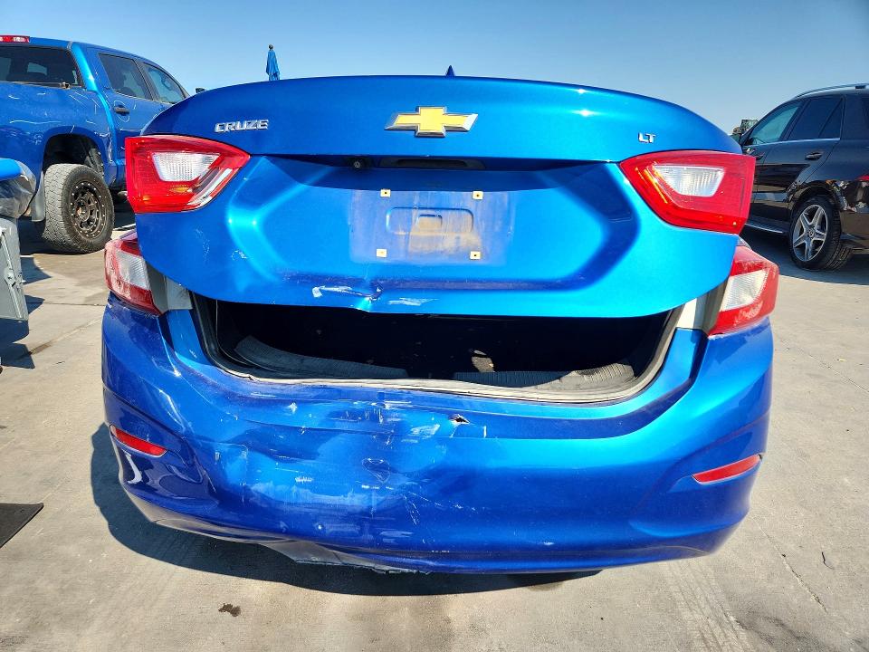 Photo 6 from auction – 2017 CHEVROLET CRUZE with VIN 3G1BE5SM2HS531754