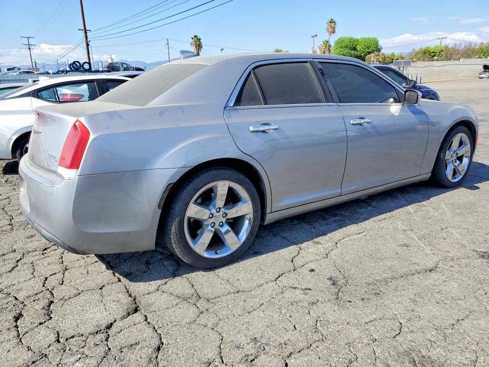 Снимка 3 от търг – 2016 CHRYSLER 300C с VIN 2C3CCAEG4GH320058