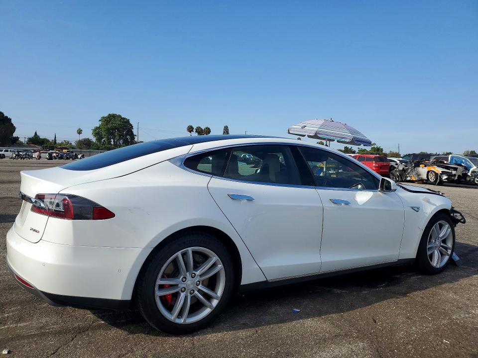 Photo 3 from auction – 2015 TESLA MODEL S with VIN 5YJSA1V43FF100935