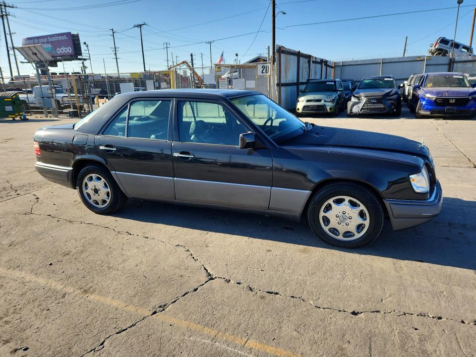 Photo 4 from auction – 1995 MERCEDES-BENZ E with VIN WDBEA32E5SC159125