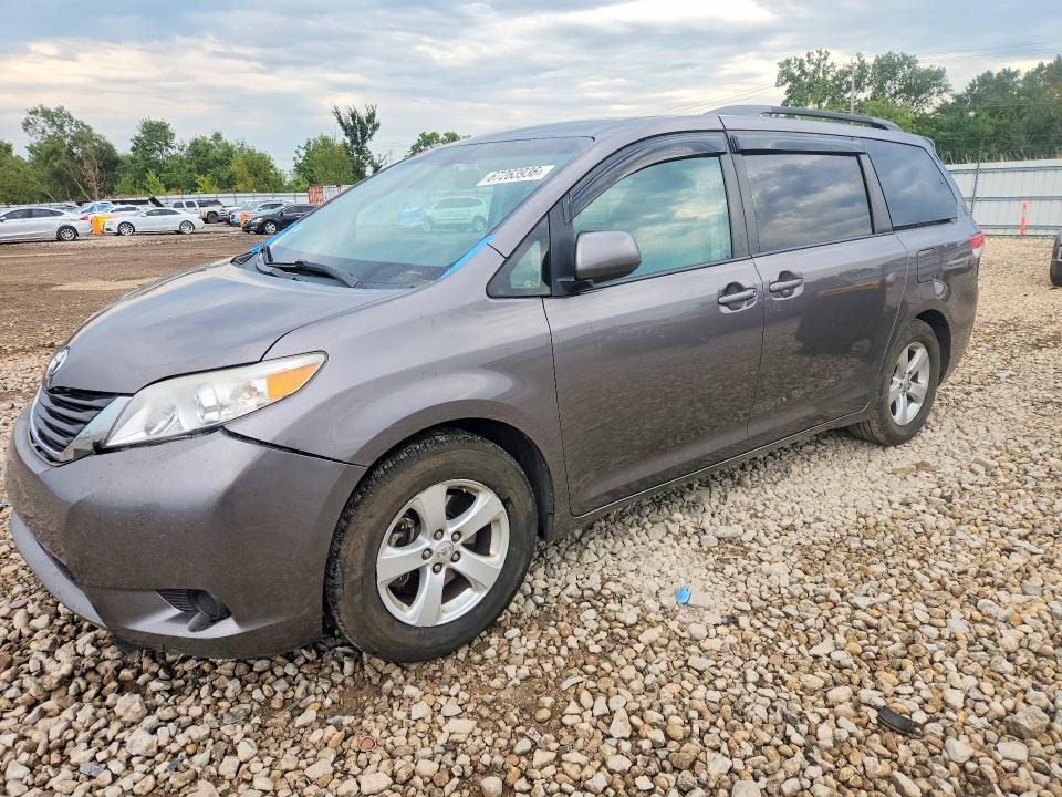 2011 TOYOTA SIENNA - Търг №67263936
