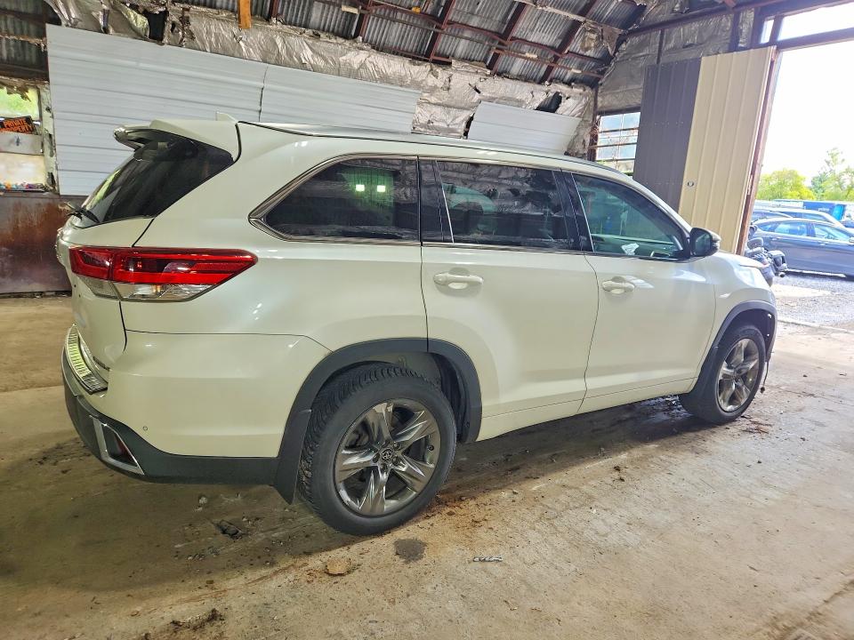 Photo 3 from auction – 2017 TOYOTA HIGHLANDER with VIN 5TDDZRFHXHS414369