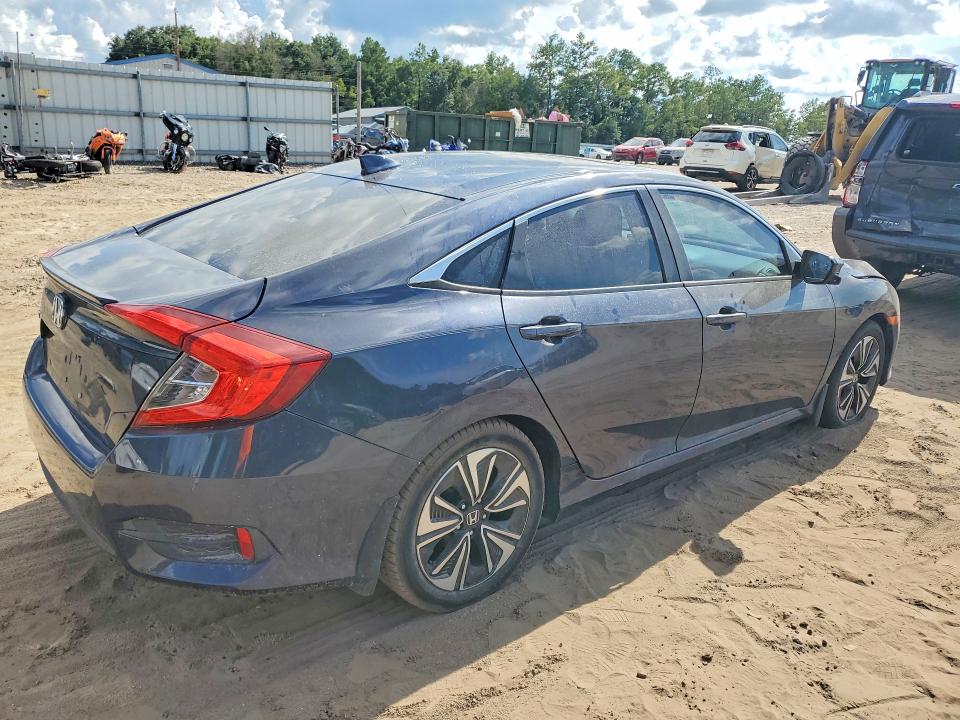 Photo 3 from auction – 2017 HONDA CIVIC with VIN 19XFC1F70HE000465