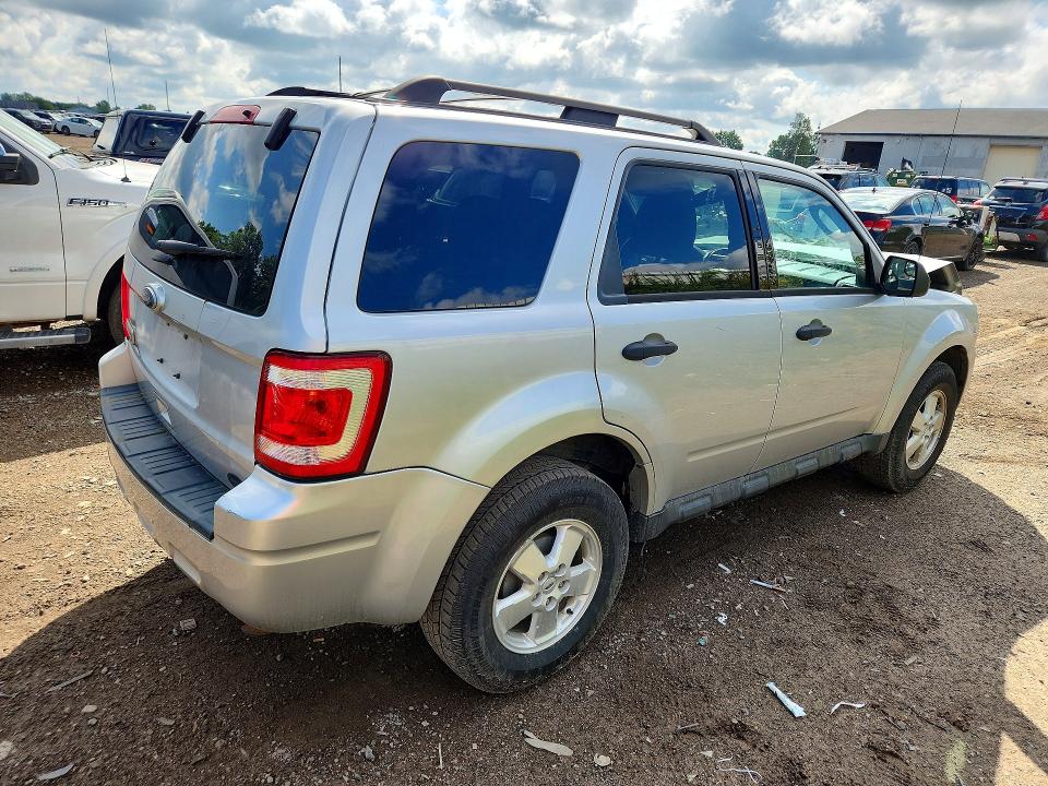 Photo 3 from auction – 2011 FORD ESCAPE with VIN 1FMCU9D76BKB40750