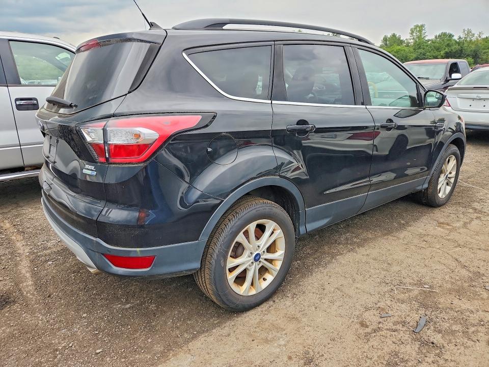 Photo 3 from auction – 2018 FORD ESCAPE with VIN 1FMCU9HD4JUC43684