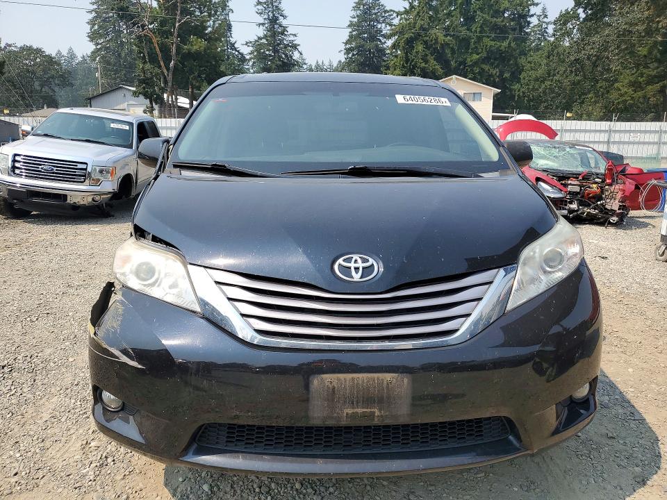Photo 5 from auction – 2017 TOYOTA SIENNA with VIN 5TDDZ3DC6HS163354