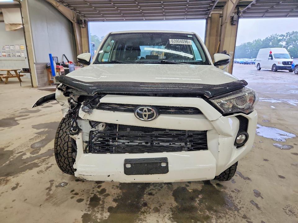 Photo 5 from auction – 2018 TOYOTA 4RUNNER with VIN JTEBU5JR3J5554673