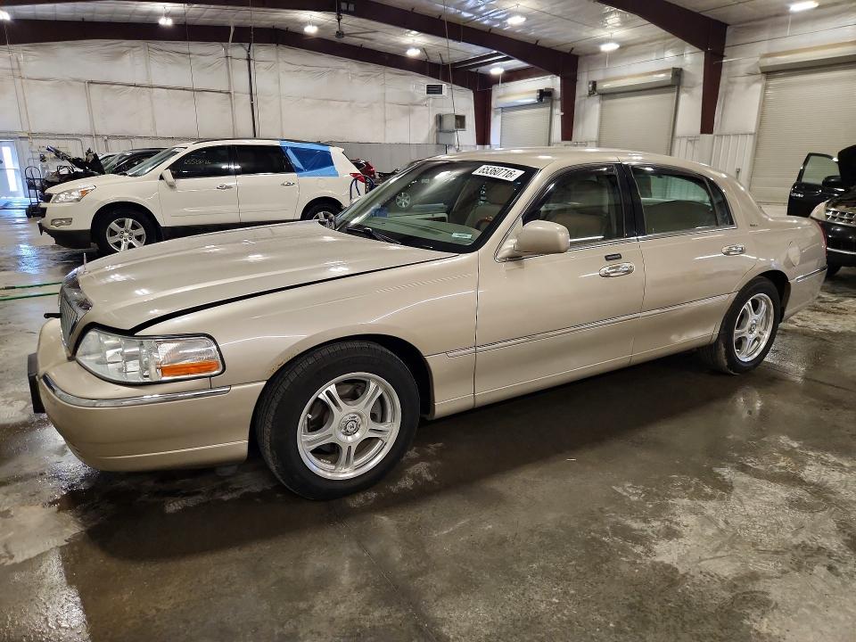 2004 LINCOLN TOWN CAR - Търг №65360716