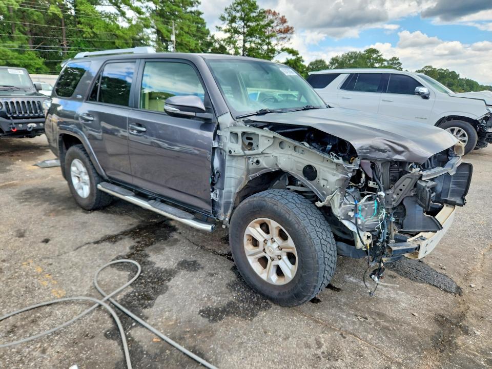 Photo 4 from auction – 2016 TOYOTA 4RUNNER with VIN JTEZU5JR1G5131419