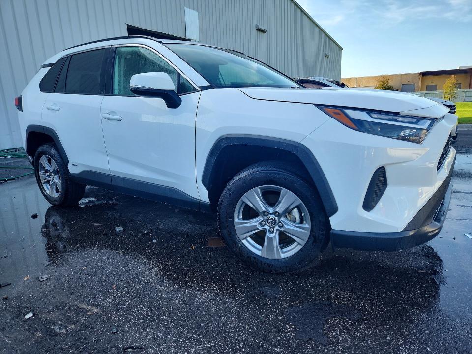 Photo 4 from auction – 2023 TOYOTA RAV4 with VIN 4T3MWRFV9PU088477