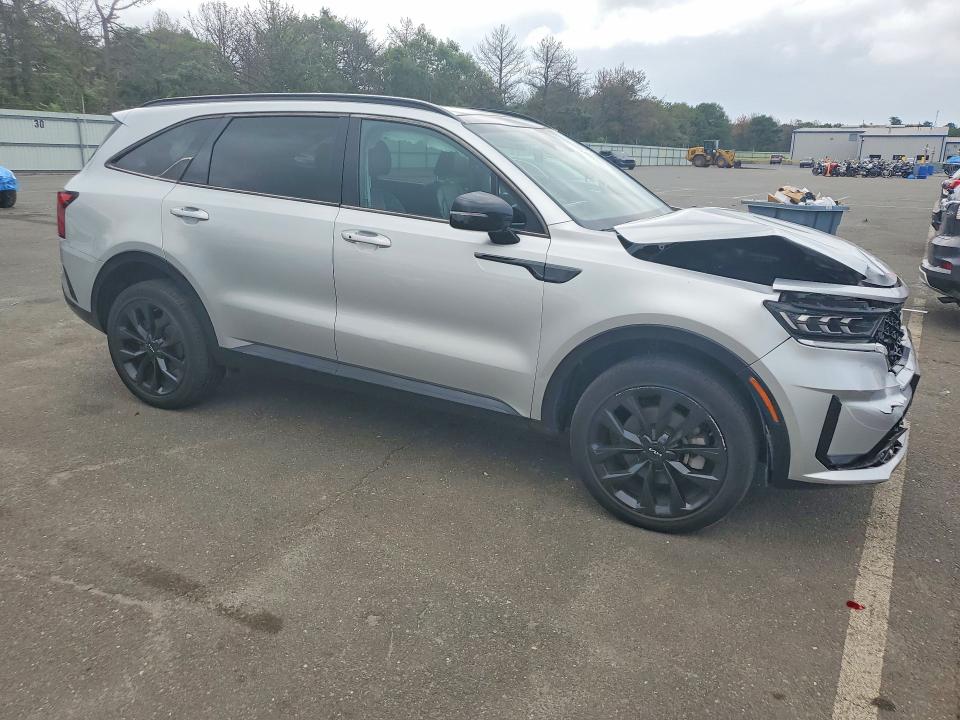 Photo 4 from auction – 2022 KIA SORENTO with VIN 5XYRKDLF3NG077861
