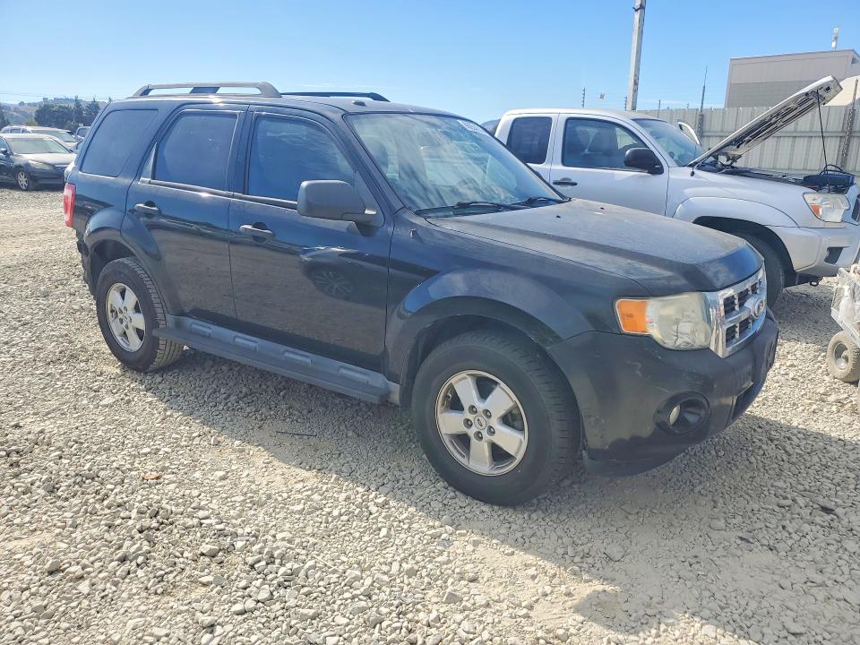 Photo 4 from auction – 2010 FORD ESCAPE with VIN 1FMCU0D74AKB19499