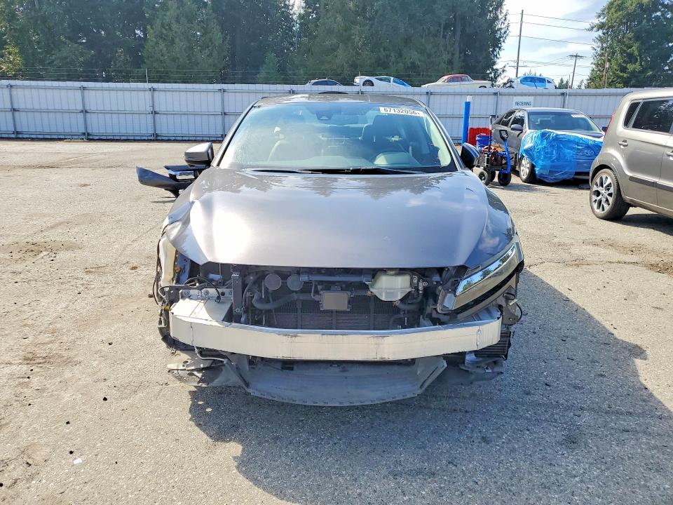 Photo 5 from auction – 2018 HONDA CLARITY with VIN JHMZC5F37JC004932