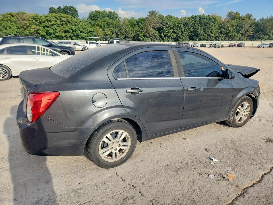Снимка 3 от търг – 2015 CHEVROLET SONIC с VIN 1G1JC5SH9F4101446