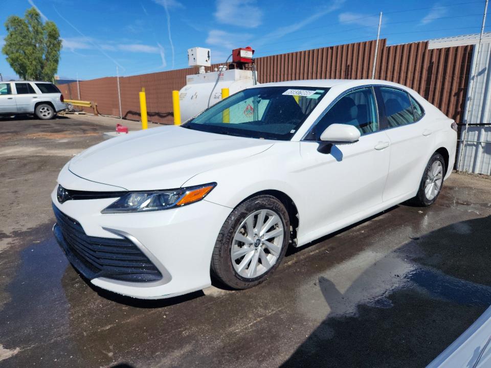 Photo 1 from auction – 2022 TOYOTA CAMRY with VIN 4T1C11AK8NU052777