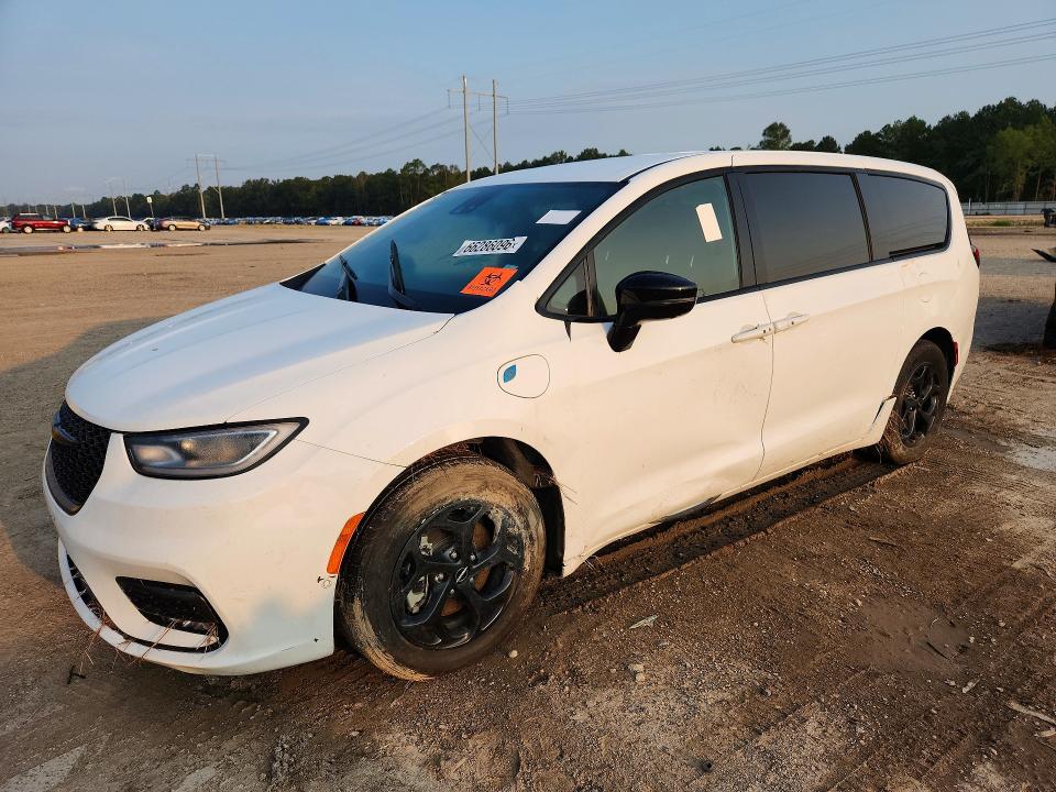 CHRYSLER PACIFICA 2024 with VIN 2C4RC1S71RR158428 - Photo from auction