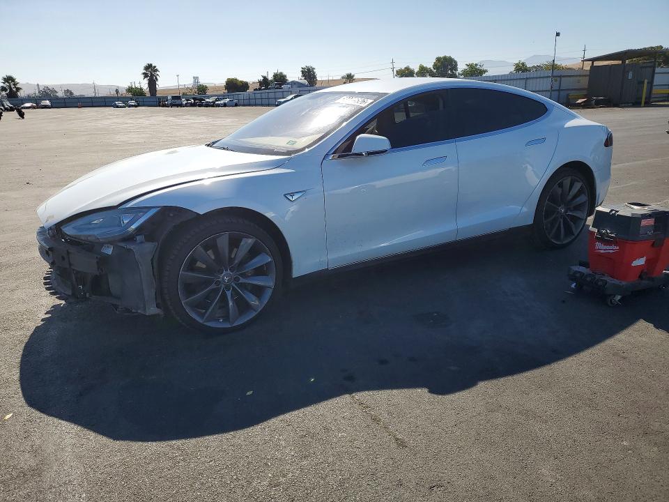 صورة رقم 1 من المزاد - 2014 TESLA MODEL S مع VIN 5YJSA1H17EFP28237