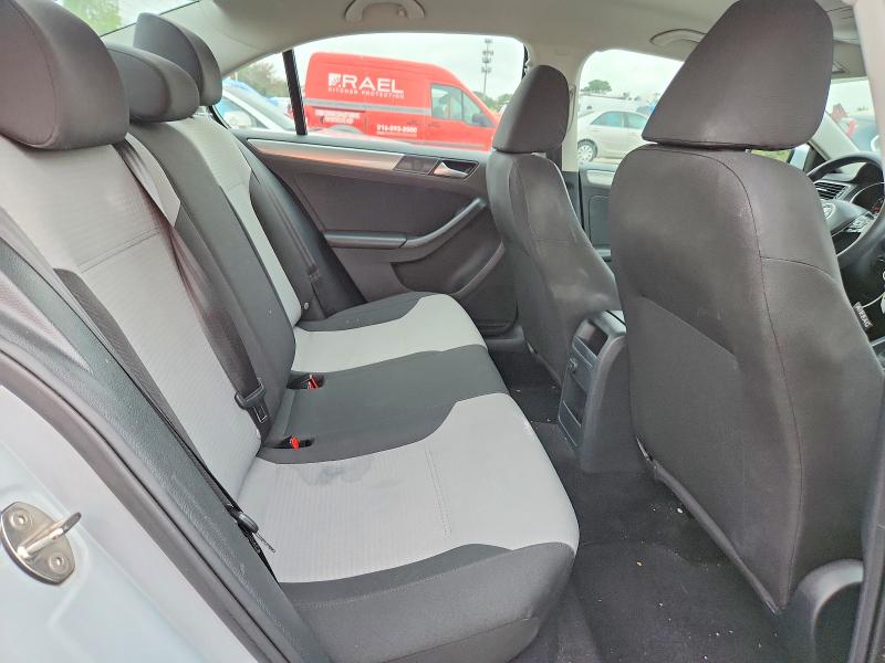Photo 10 from auction – 2018 VOLKSWAGEN JETTA with VIN 3VW2B7AJ4JM217467