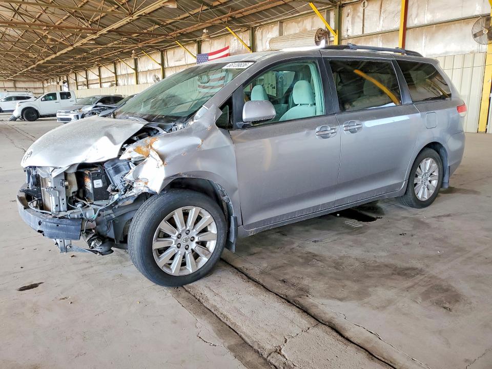 2011 TOYOTA SIENNA - Търг №66139836