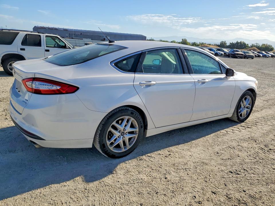 Photo 3 from auction – 2014 FORD FUSION with VIN 3FA6P0HD6ER212184