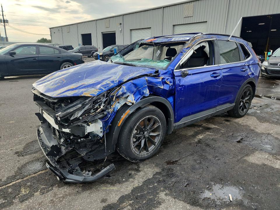 HONDA CR-V 2023 with VIN 7FARS5H5XPE003289 - Photo from auction