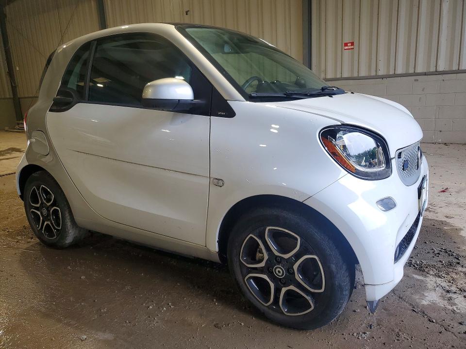 Zdjęcie 4 z aukcji – 2018 SMART FORTWO z VIN WMEFJ9BA5JK283701