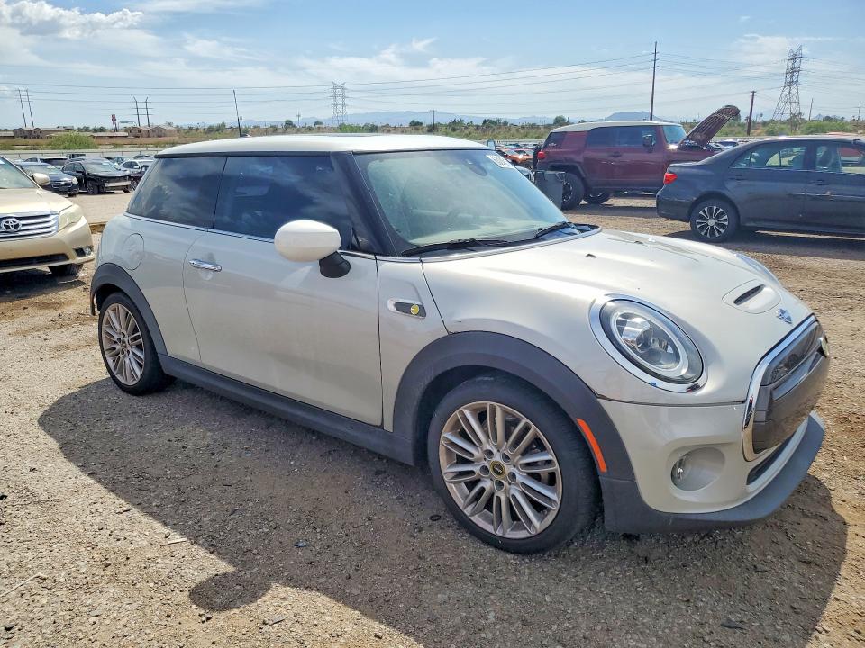 Фото 4 с аукциона – 2021 MINI COOPER с VIN WMWXP3C03M2N53272