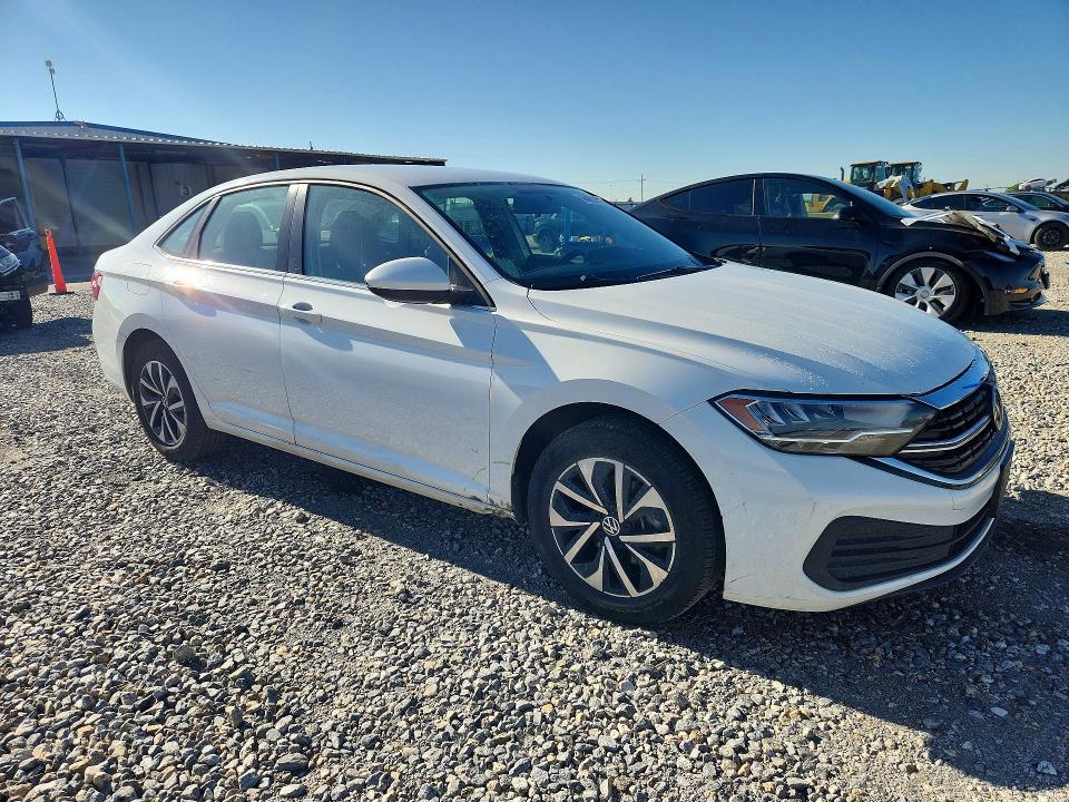 Photo 4 from auction – 2022 VOLKSWAGEN JETTA with VIN 3VWCM7BU6NM026064