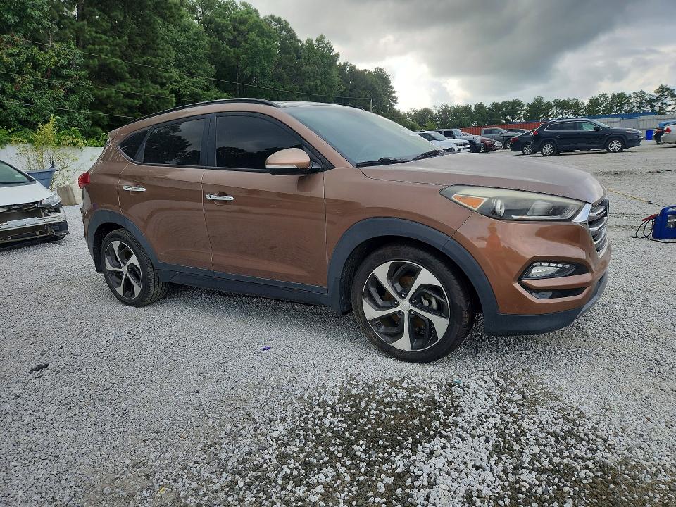 Photo 4 from auction – 2016 HYUNDAI TUCSON with VIN KM8J33A20GU076961